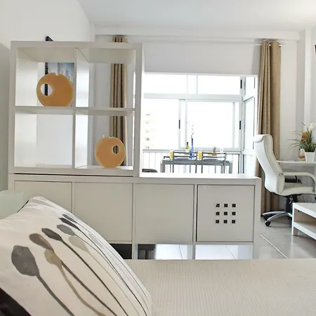 Edificio Seguro De Sol, Puerto La Cruz, Islas Canarias Tenerife *