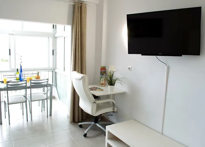 Edificio Seguro De Sol, Puerto La Cruz, Islas Canarias Tenerife *